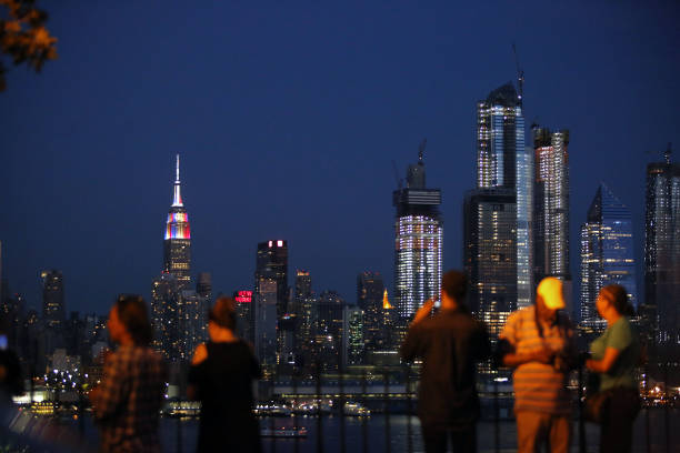 这不禁让人 这不禁让人